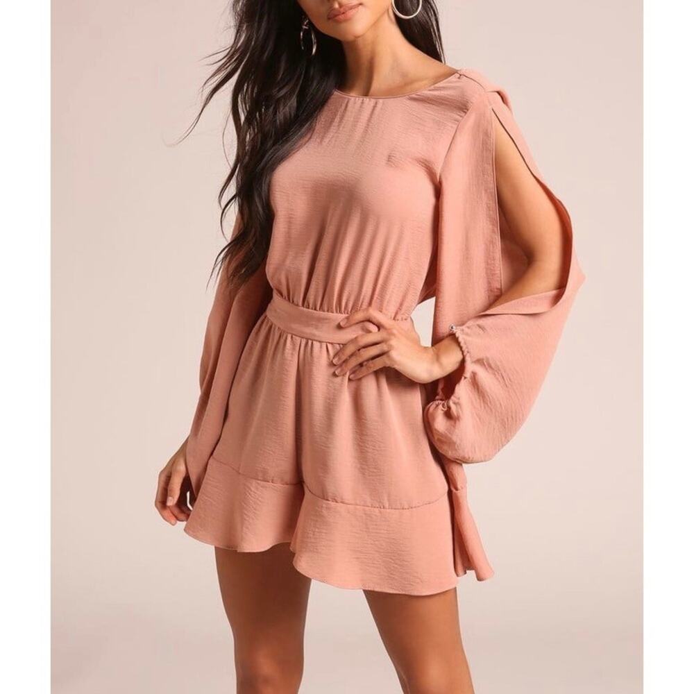 NWOT FAVLUX Women’s Salmon Slit Sleeve Cut Out Back Romper. Size M.